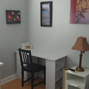 Homestay High Park Single With Personal Washroom And Kitchen, Toronto